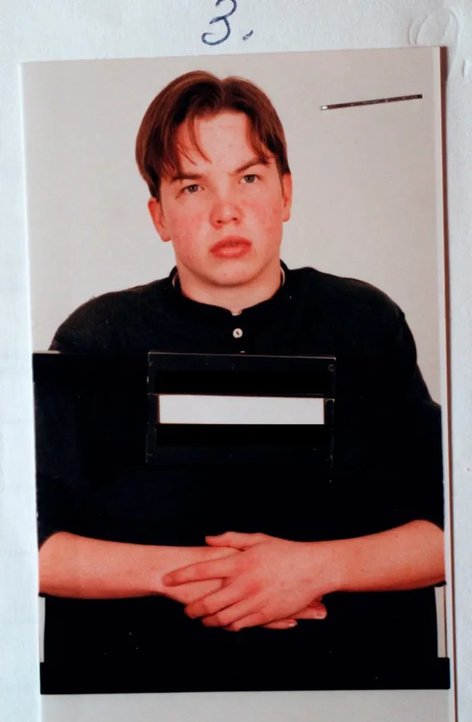 Nuori Janne Raninen poliisin ottamassa tunnistuskuvassa 1990-luvulla