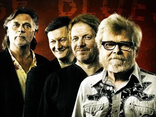 Heikki Silvennoinen SF-Blues -yhtyeen kanssa, mukana Pepe Ahlqvist ja Dave Lindholm.