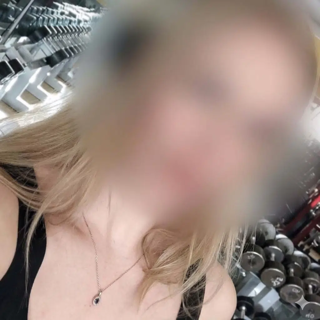 Harrin entinen tyttöystävä kuntosalilla.