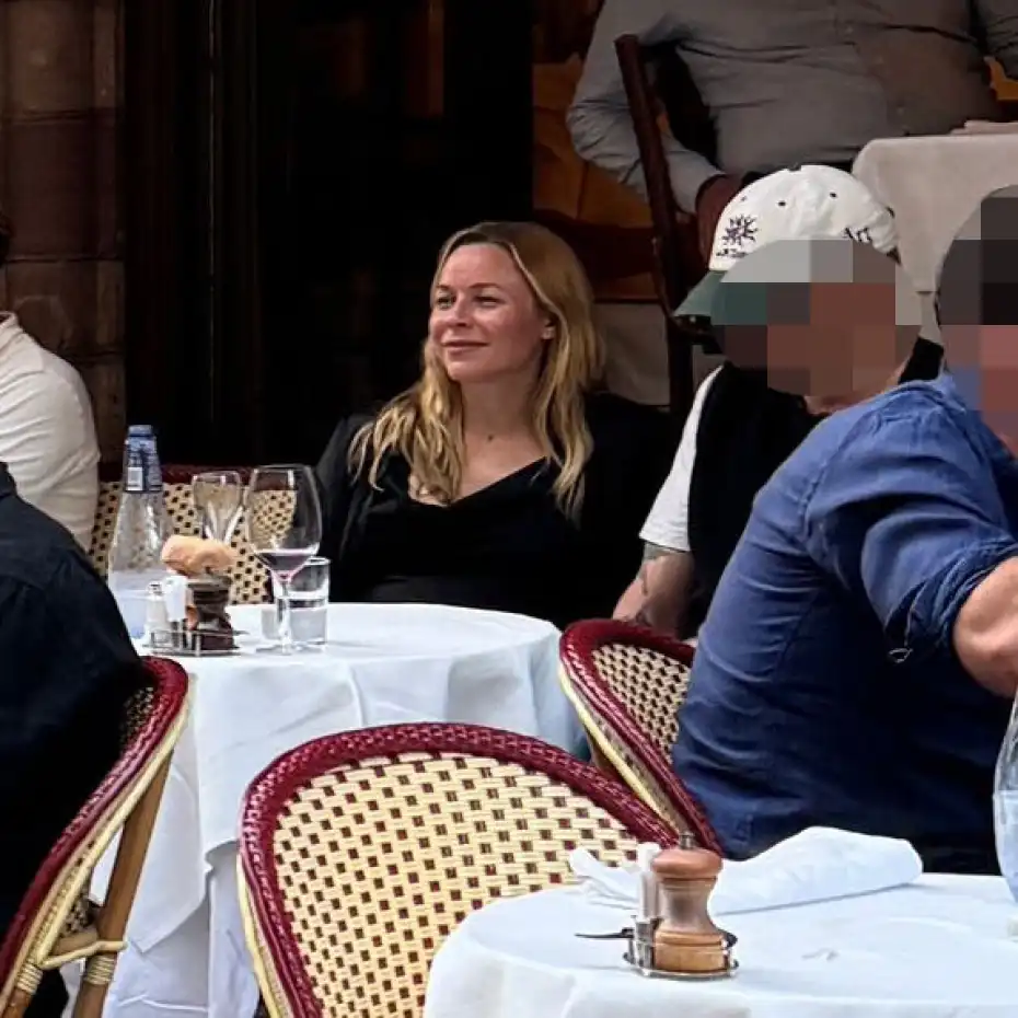 Paula Vesala nähtiin nauttimassa rennosta illasta kumppaninsa kanssa Tukholmassa.