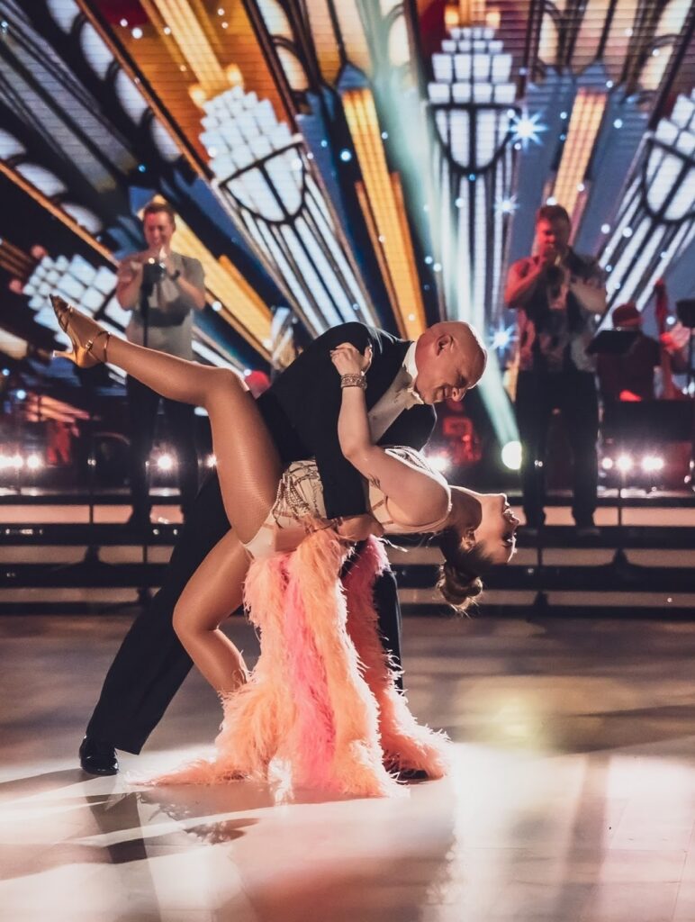 Bess tanssi Danny Baertelsenin kanssa Tanssii Tähtien Kanssa -finaalissa.